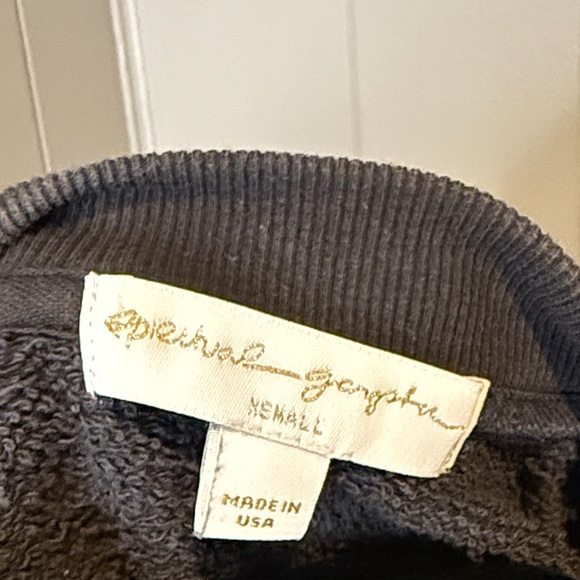 Spiritual Gangster Women’s XS Charcoal Rainbow Heart Crew Neck Sweater - Picture 2 of 7